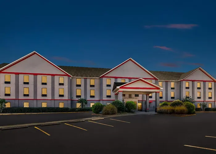 Red Roof Plus+ & Suites Atlanta Airport South
