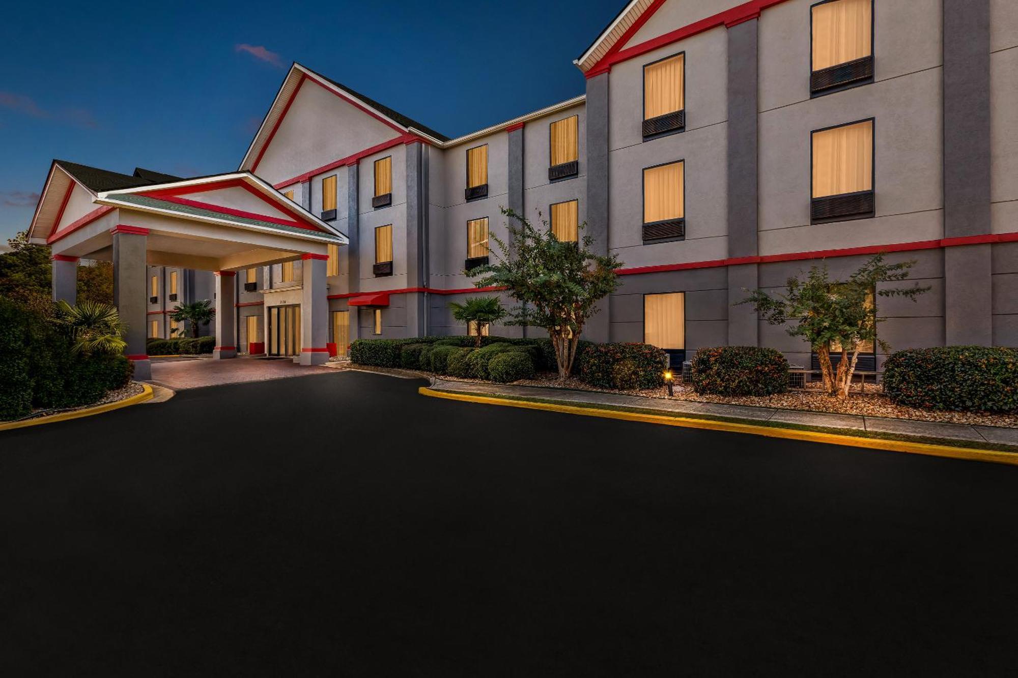 Red Roof Plus+ & Atlanta Airport South 2* College Park
