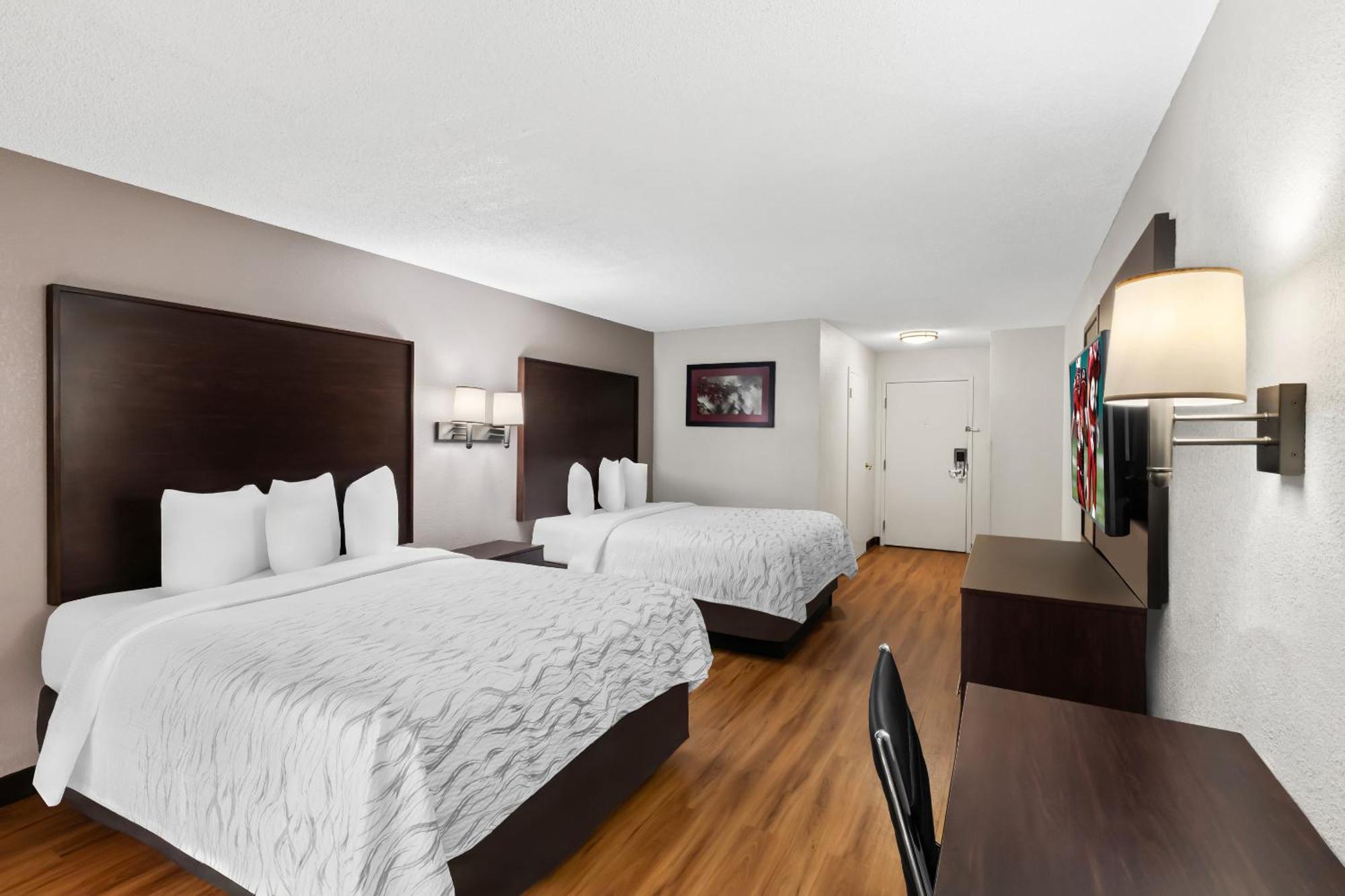 Hotel Red Roof Plus+ & Atlanta Airport South College Park