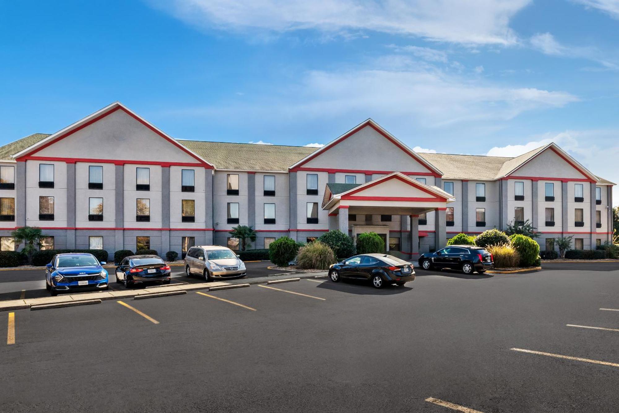 Hotel Red Roof Plus+ & Atlanta Airport South