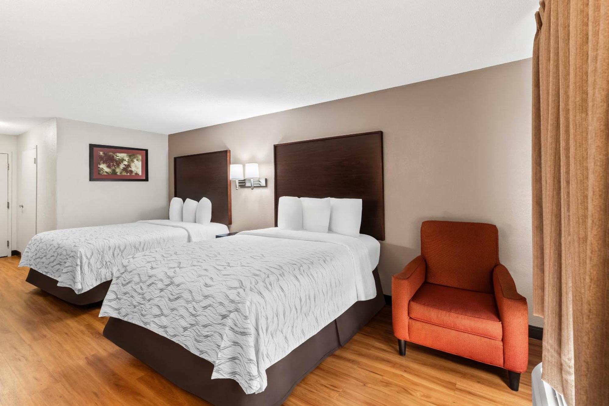 Hotel Red Roof Plus+ & Atlanta Airport South 2*