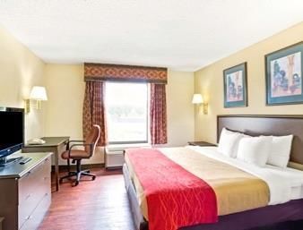Red Roof Plus+ & Atlanta Airport South Hotel 2*