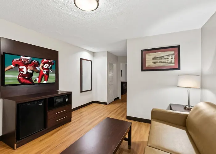Red Roof Plus+ & Suites Atlanta Airport South