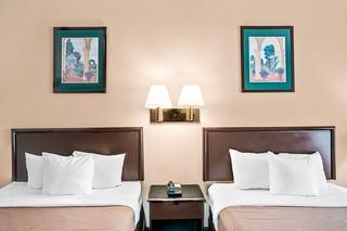 Hotel Red Roof Plus+ & Atlanta Airport South 2*
