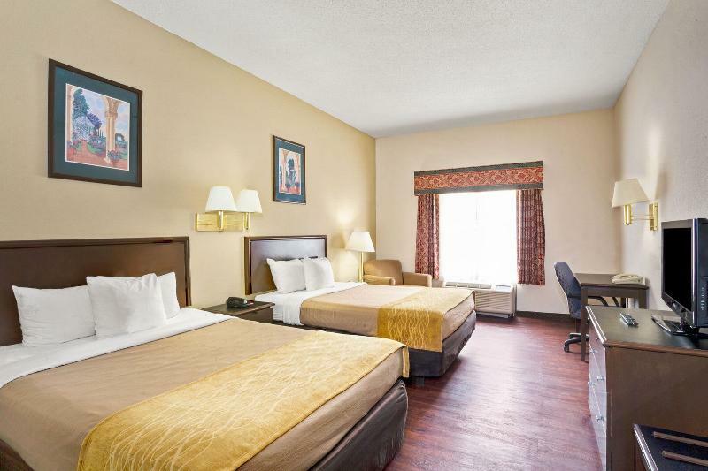Hotel Red Roof Plus+ & Atlanta Airport South College Park